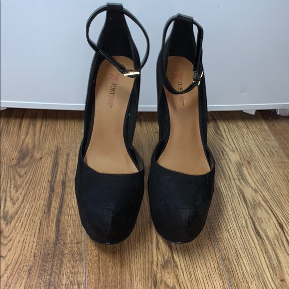 Brand new heels - Picture 2 of 3